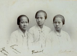 Raden Ajeng Kartini and her siblings (www.lib.monash.edu.au/.../photos/photo12.jpg)