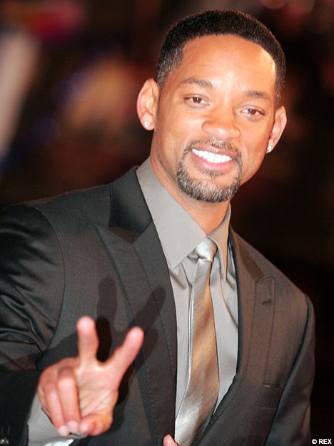 Will Smith (http://img.dailymail.co.uk/i/pix/2007/12_03/WillSmithREX_468x626.jpg)