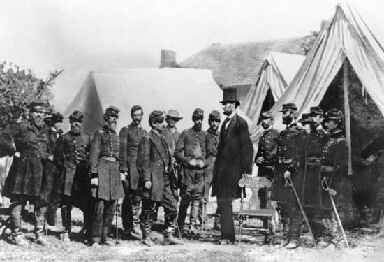 Abraham is talking to a few of the Union soldiers (http://cache.eb.com/eb/image?id=2140&rendTypeId=4)
