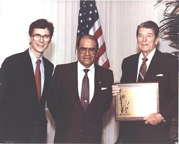 Jaime Escalante (center) receiving the Teach Freedom Award