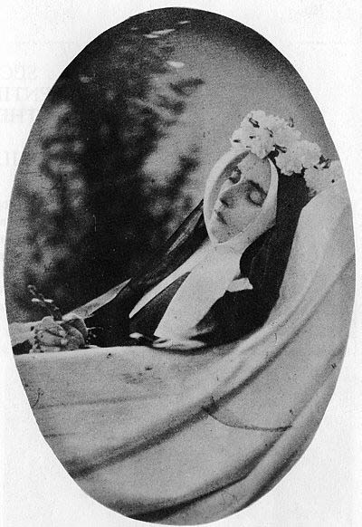 Saint Burnadette (http://www.catholicpilgrims.com/lourdes/bb_bernadette_body.htm)