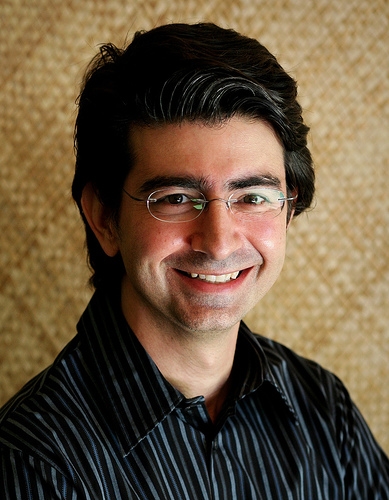  (http://www.shababsite.com/blog/images/go/Pierre-Omidyar.jpg)