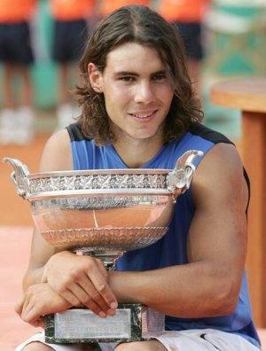 He is holding a throphy. (famous-men.blogspot.com)