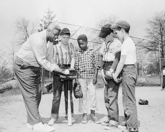 Jackie helping in his community (http://media-2.web.britannica.com/eb-media/88/80388-004-CCF3B28A.jpg)