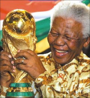 Nelson Mandela is getting an award (google images)
