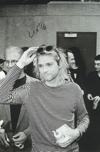 Kurt Cobain after a Nirvana concert <br>(http://xsrb.tumblr.com/<br>post/50602725/kurt-cobain-suyhnc-ay-tan-bello-via)