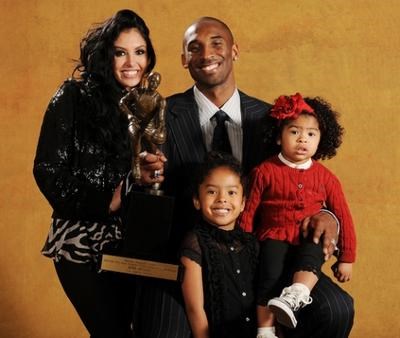Kobe Bean Bryant and his family, Vanessa, Natalia (http://cm1.theinsider.com/thumbnail/400/338/cm1.theinsider.com/media/0/71/45/kobefammvp1.jpg)