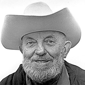  (http://www.grantkaye.com/photoblog/wp-content/themes/aperture/custom-images/Ansel_Adams.jpg)
