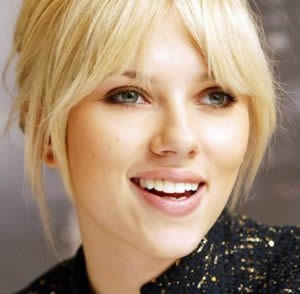 Scarlett Johansson (http://charlespaolino.files.wordpress.com/2010/01/scarlett-johansson-sm.jpg)