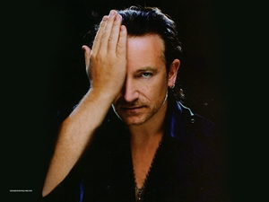 Bono posing in a picture with his hand over his r (http://www.publiuspundit.com/2007/08/bonos_blind_alley.php)