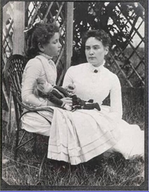 Teacher and Helen on bench (Source: http://www.estatevaults.com/lm/%20%20Helen_Keller_Anne_Sullivan.jpg)