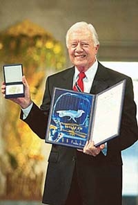 Jimmy Carter recieves the Nobel Peace Prize (http://www.tribuneindia.com/2002/20021211/wd1.jpg)