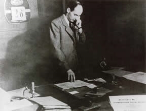Raoul Wallenberg on the phone. (http://www.stbrendanschool.com/WWII/Holocaust/RaoulWallenbergInBudapestOffice441126.jpg’)