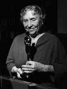 Helen Keller in her later years (http://www.spiritualityandpractice.com/days/images/photos/helenkellerlrg.jpg)