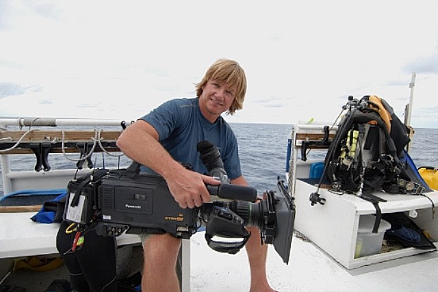 Jeff Kurr is preparing his camera for a dive. (http://laist.com/2009/08/02/seven_questions_with_jeff_kurr_shar.php?gallery0Pic=1#gallery)