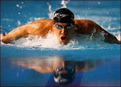 Micheal Phelps is swimming the butterfly stroke. (http://manismani.blogspot.com)