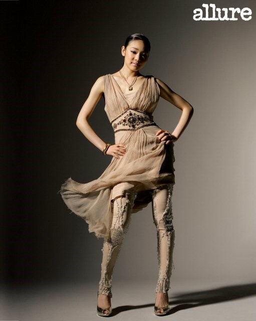 Yuna Kim in magazine (http://cfs3.tistory.com/upload_control/download.blog?fhandle=YmxvZzQ2NzY3QGZzMy50aXN0b3J5LmNvbTovYXR0YWNoLzAvMjEuanBn)