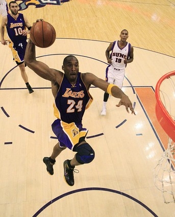 kobe going for a dunk (http://www.latimes.com/sports/la-bestofkobe2009-pg,0,3884969.photogallery)