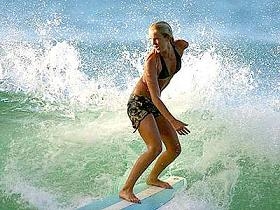 Bethany Hamilton surfing after the shark attack. (http://www.ockhamstyle.com/sv/women/BethanyHamilton.jpg)