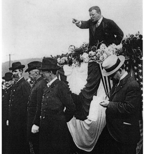 Theodore Roosevelt giving a campaign speech. (www.artofmanliness.com)