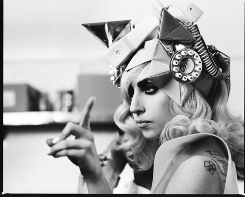 Telephone video SnapShot (http://www.ladygaga.com/photos/)
