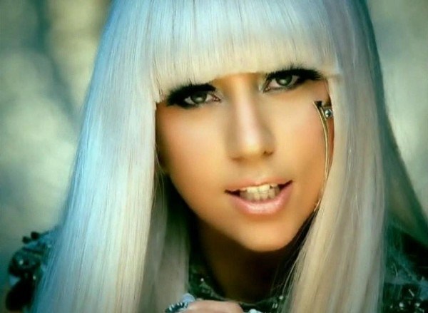 Lady Gaga Poker Face (http://makeup411.com/411_product_images/3956_LadyGaga_PokerFace_ev5.jpg)