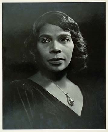 Marian Anderson close up (Internet)