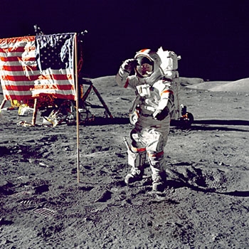 Neil Armstrong on the moon. (http://www.thefilmchair.com/wordpress/index.php/2009/07/20/a-trip-to-the-moon/)
