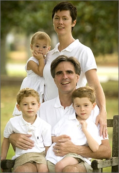 This is the Pausch family posing for a picture. (http://images.usatoday.com/life/_photos/2008/07/25/pausch-familyx.jpg)