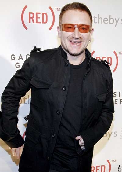 Bono at a (RED) event. (http://www.lugaluda.com/wp-content/uploads/2010/05/bono-back-surgery.jpeg)