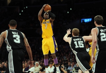 Lamar Shooting (http://cdn.bleacherreport.net/images_root/images/photos/001/189/843/112165946_crop_340x234.jpg?1303411292)