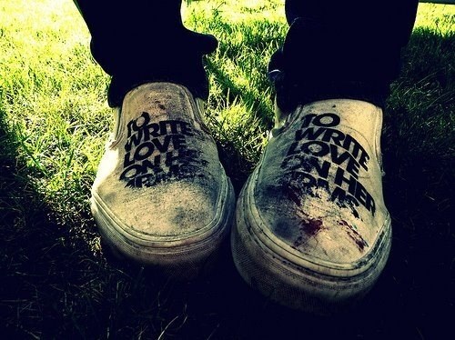  (http://data.whicdn.com/images/13400815/photography-shoes-twloha-vans-Favim.com-123095_large.jpg)