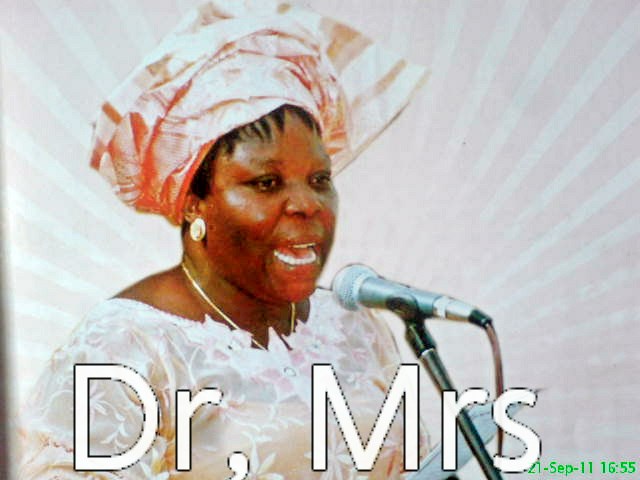 Dr. ( Mrs ) delivering a speech at a conference. (Dr. Mrs Album)