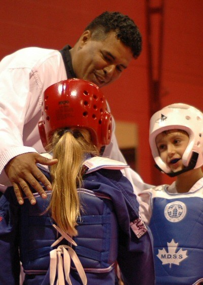 Vásquez en Taekwondo Olímpico de Vasquez (http://www.kicks4fun.ca/instructors.html)