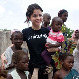 Selena helping out for UNICEF