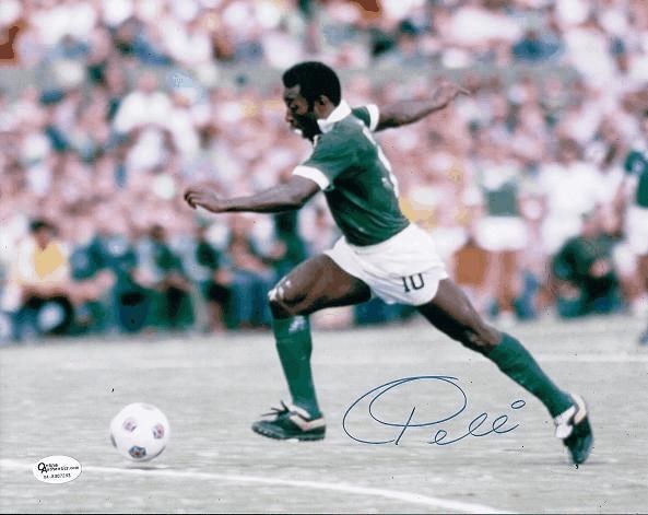 Pele with the ball showing skill. (http://www.itsalreadysigned4u.com/sports-memorabilia/rdm-pele8x10-2/pele-autographed-soccer-8x10-action-photograph.html)