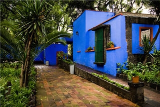 This is a picture of La Casa Azul (ocw.mit.edu ())