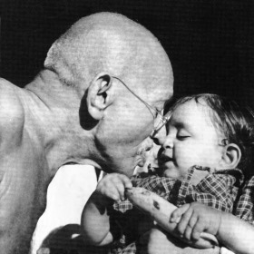 Gandhi with a child  (Kingsley  ())