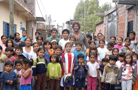 Blake with few of the many children he helps<br> (http://images.search.yahoo.com/images/view;_ylt=A2KJkIWyggtPVgsArYSJzbkF;_ylu=X3oDMTBlMTQ4cGxyBHNlYwNzcgRzbGsDaW1n?back=http%3A%2F%2Fimages.search.yahoo.com%2Fsearch%2Fimages%3Fp%3Dbla ())