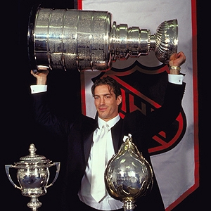 Joe Sakic holding the stanley cup (Google.ca ())