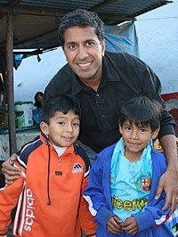 Gupta and his two sons (http://4.bp.blogspot.com/ ())