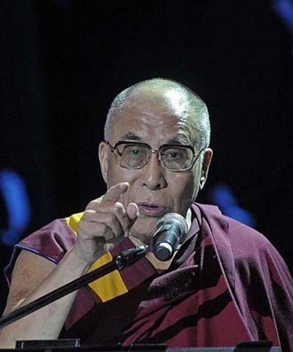 The Dalai Lama public speaking (http://www.logoi.com/pastimages/img/dalai_lama_4.jpg ())
