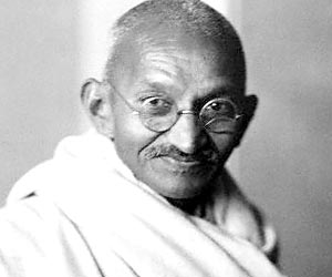 Mahatma Gandhi looking brave (http://www.cinejosh.com/andhra-daily-telugu-news/19739/mahatma-gandhi-baptized.html ())
