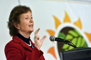 Mary Robinson reciting one of her speeches (ccafs.cgiar.org  ())