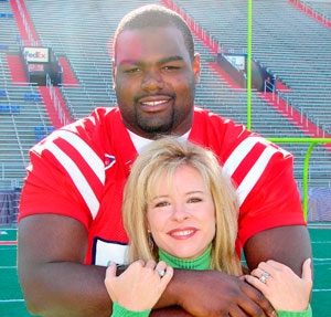 Michael Oher hugging his mom, Leigh Anne Tuohy (http://inanutshelll.wordpress.com/2011/04/25/the-blind-side-2009/)