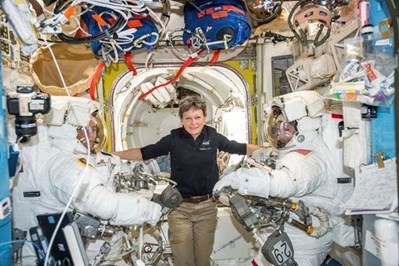 VETERAN NASA SPACEWOMAN GETTING 3 EXTRA MONTHS IN ORBIT | MY HERO