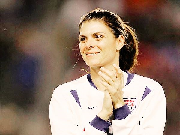 Mia Hamm made a goal ((Lela London))