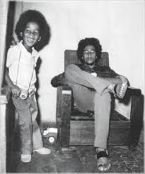 Bob Marley (left) with his father, Norval Marley ( (https://zicoydelia.wordpress.com/category/bob-marley/))