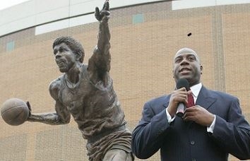 Magic Johnson reflecting his life with statue  (https://theclio.com/web/entry?id=23183 ())