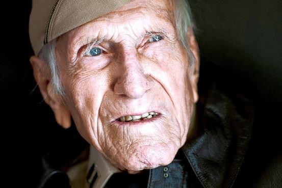 Louis Zamperini (https://dailymedal.wordpress.com/2014/07/03/war-he ())